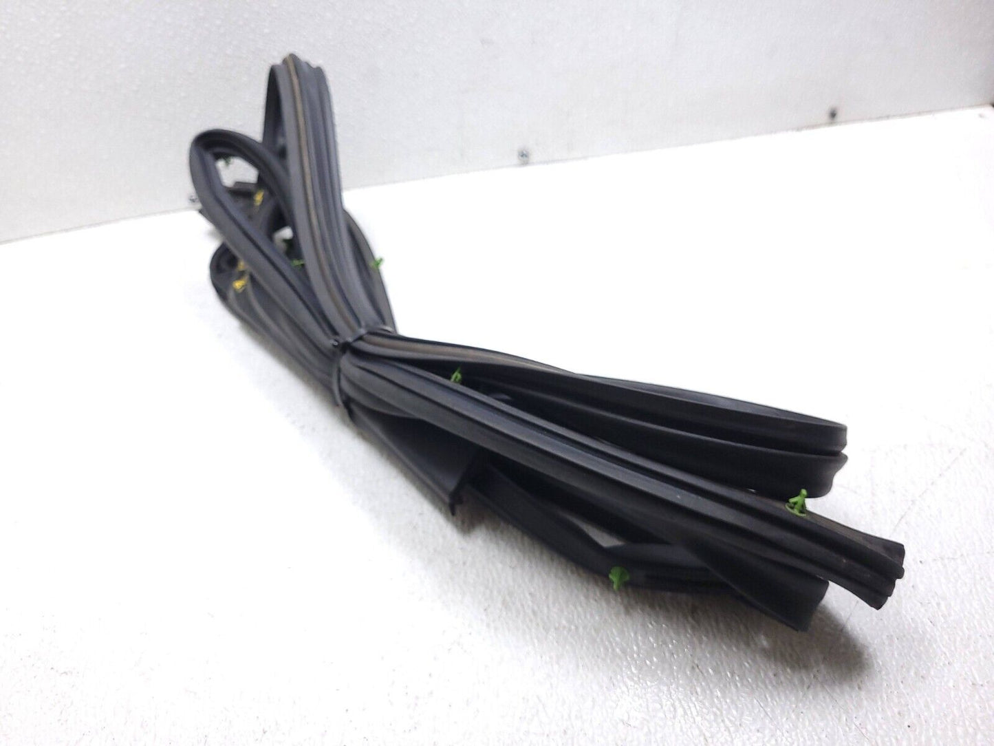 18 19 20 21 22 Honda Odyssey Door Weatherstrip Seal Front Right Pass Side OEM