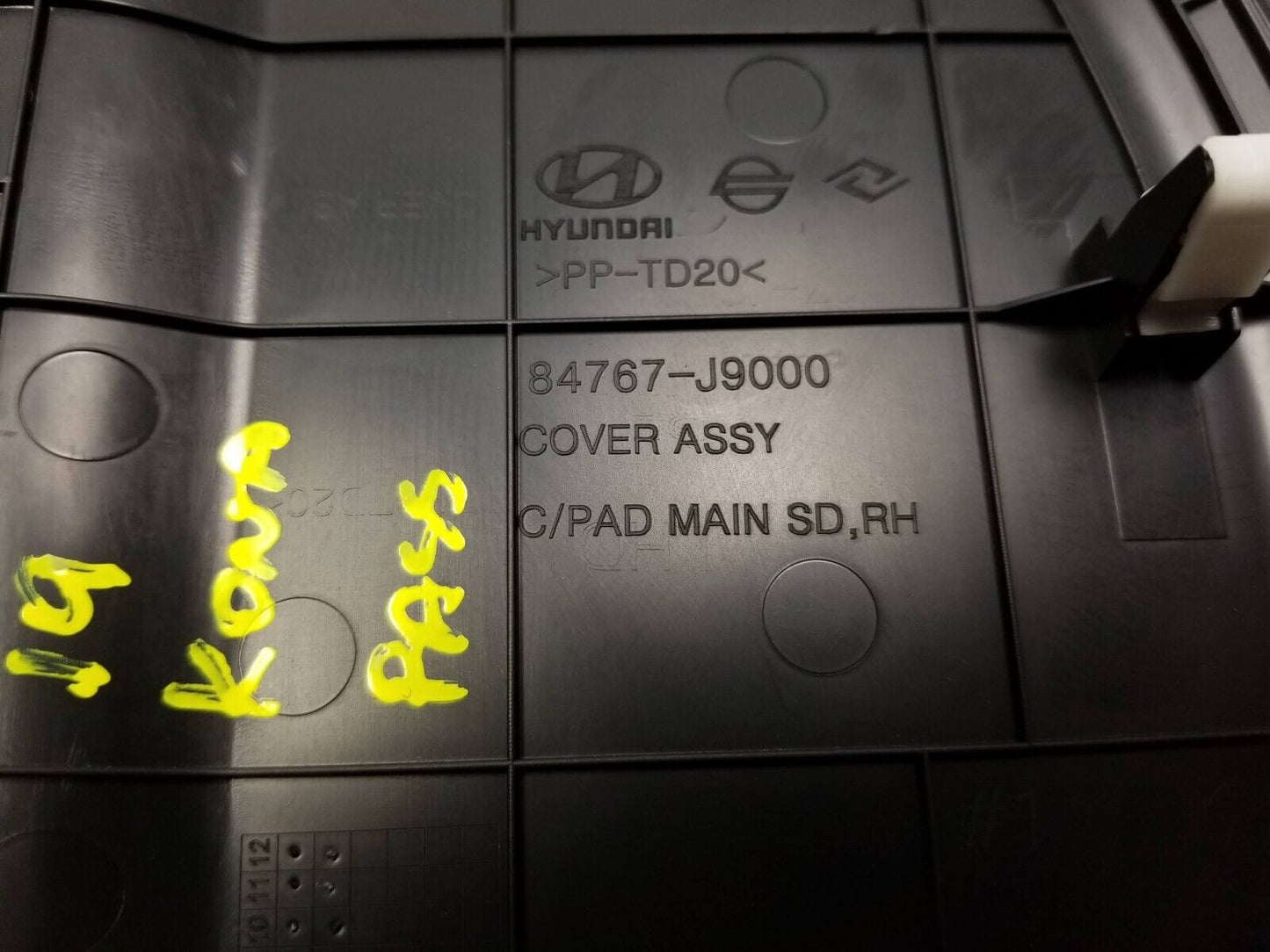 18-21 Hyundai Kona Dash End Cap Cover Trim Pair OEM 29k Miles