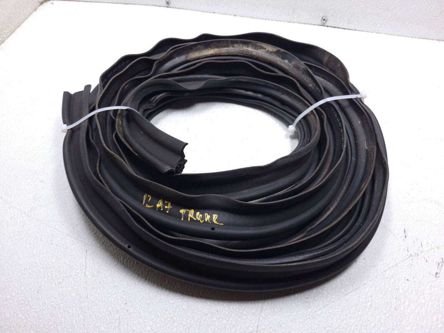 12 13 14 15 16 17 Audi A7 Trunk Weatherstrip Seal Rear OEM