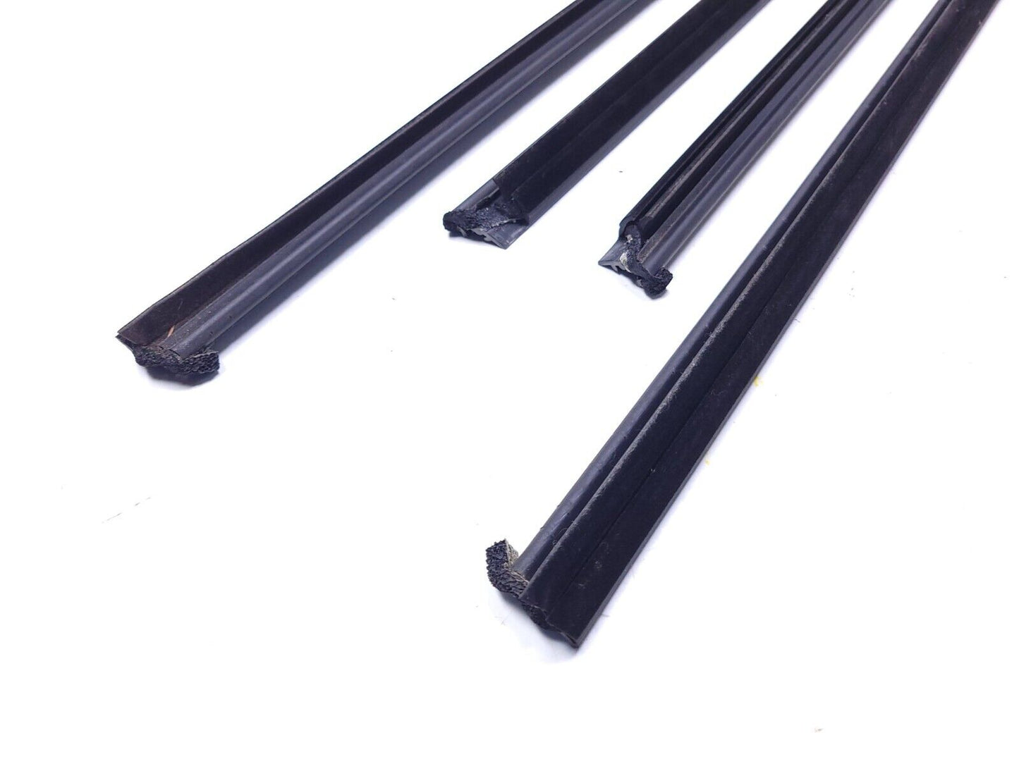 20 21 22 Hyundai Venue Door Window Weatherstrip Belt Seal 4pcs OEM