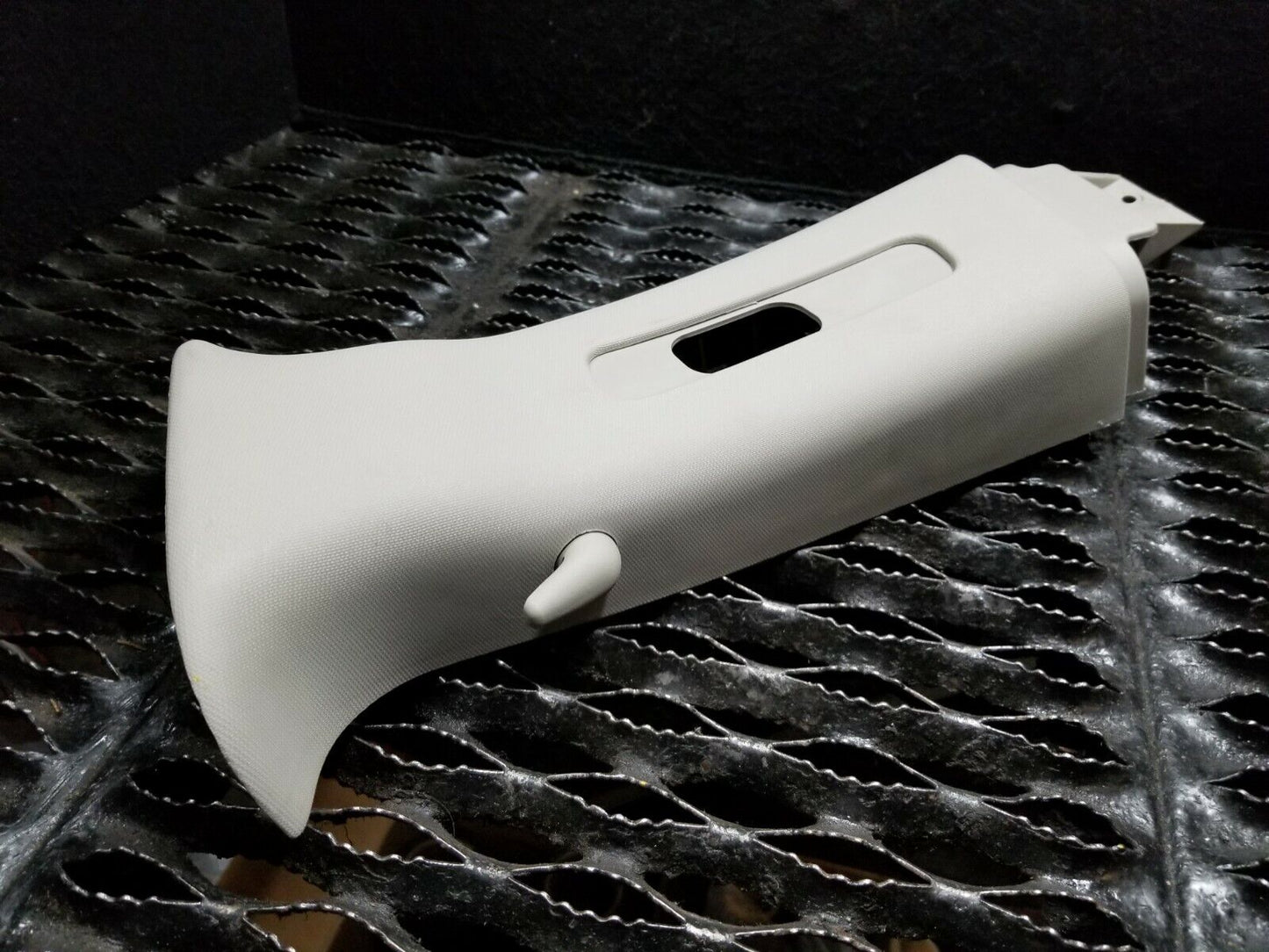 05 06 07 Dodge Magnum Left Driver Side B Pillar Upper Trim Cover OEM