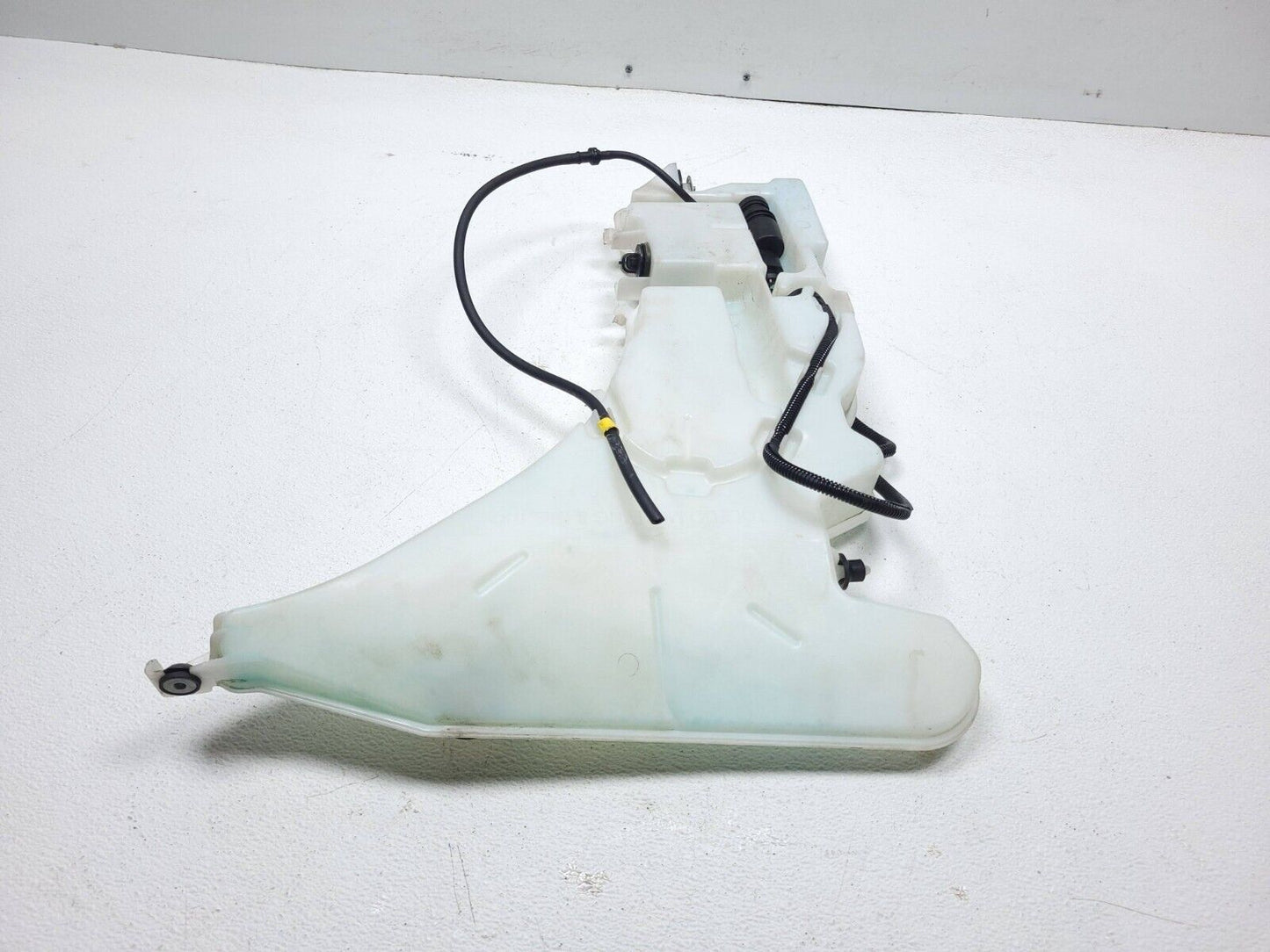 2013 - 2018 Cadillac Ats Windshield Washer Fluid Reservoir Tank 23274517 Oem✅