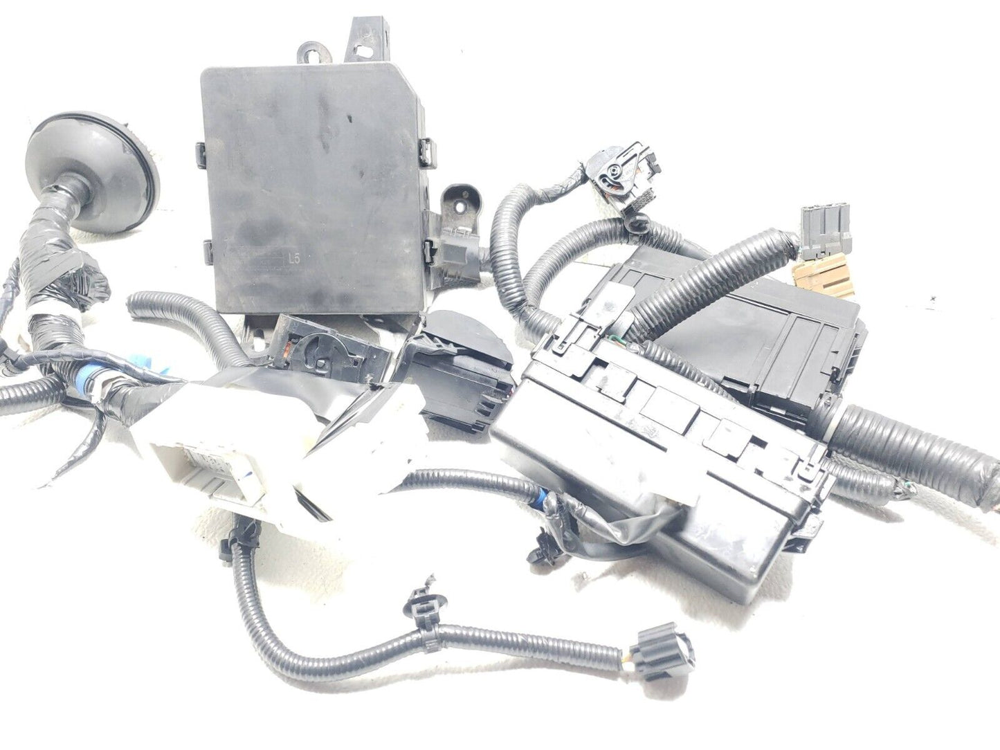 11 12 13 14 Nissan Juke Fuse Relay Box & Wire Plug Connector.24012-1km0c