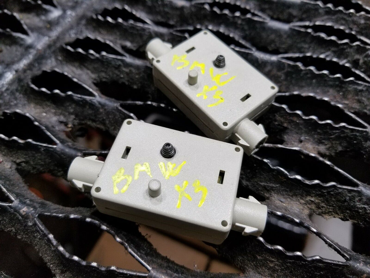 04 05 06 BMW X3 E83 Trap Circuit Antenna 2pcs 6990090 OEM