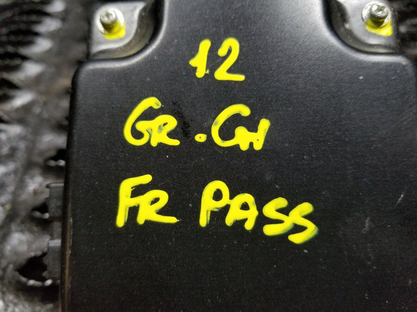 11 12 13 Jeep Grand Cherokee Front Right Passenger Seat Power Inverter OEM