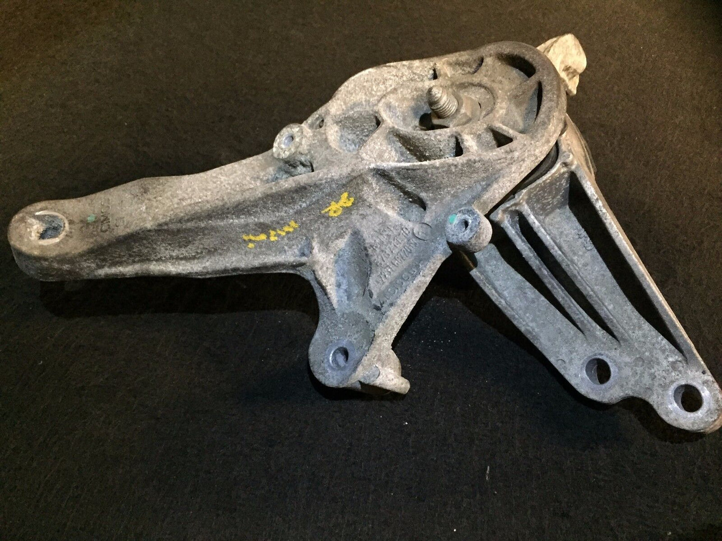 07 08 09 10 11 12 13 Mini Cooper Automatic Gearbox Suspension Bracket Mount OEM
