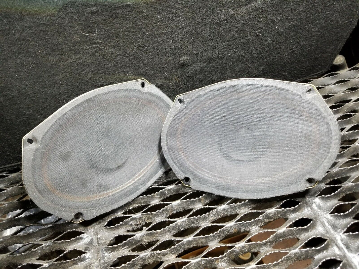 05 06 07 Dodge Magnum Rear Left & Right Deck Audio Speaker 2pcs 05059063ab OEM