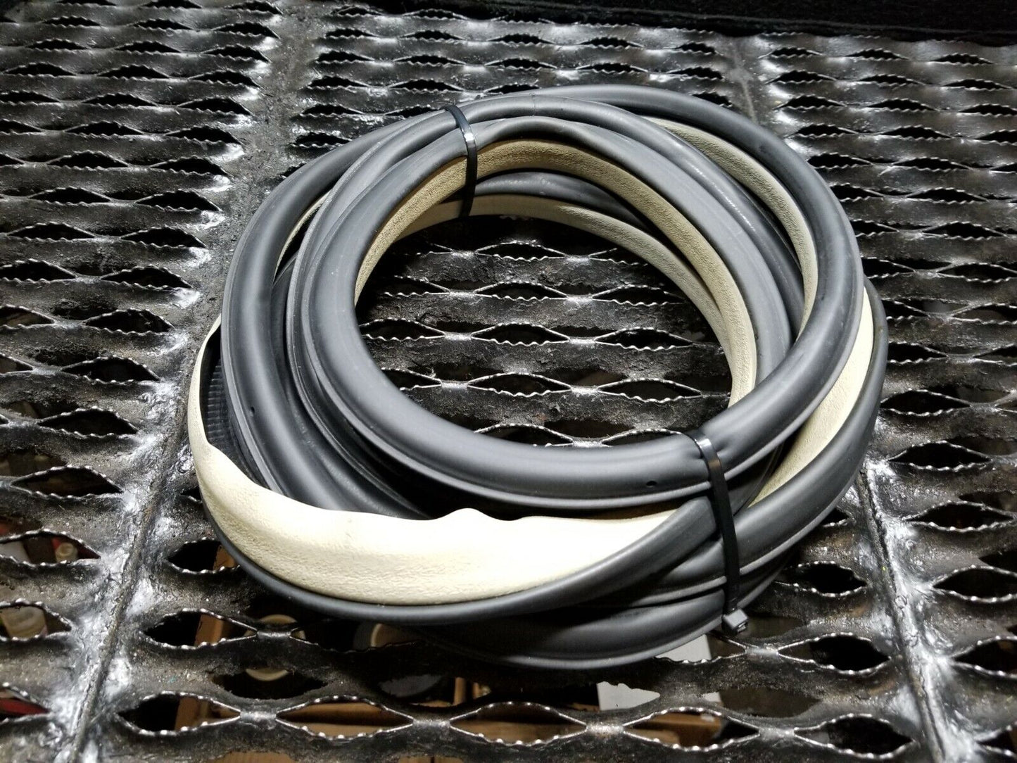 10 11 12 13 14 Subaru Legacy Front Right Passenge Door Weatherstrip Seal OEM
