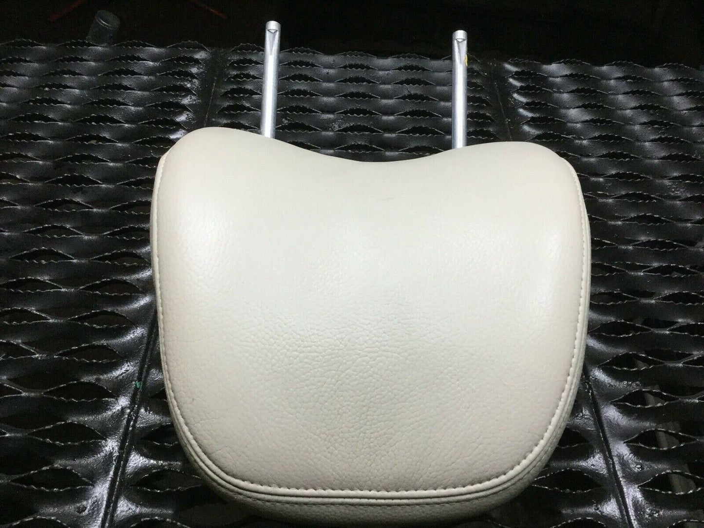 01 02 03 04 05 06 07 08 09 Volvo S60 Front Right Passenger Seat Headrest OEM