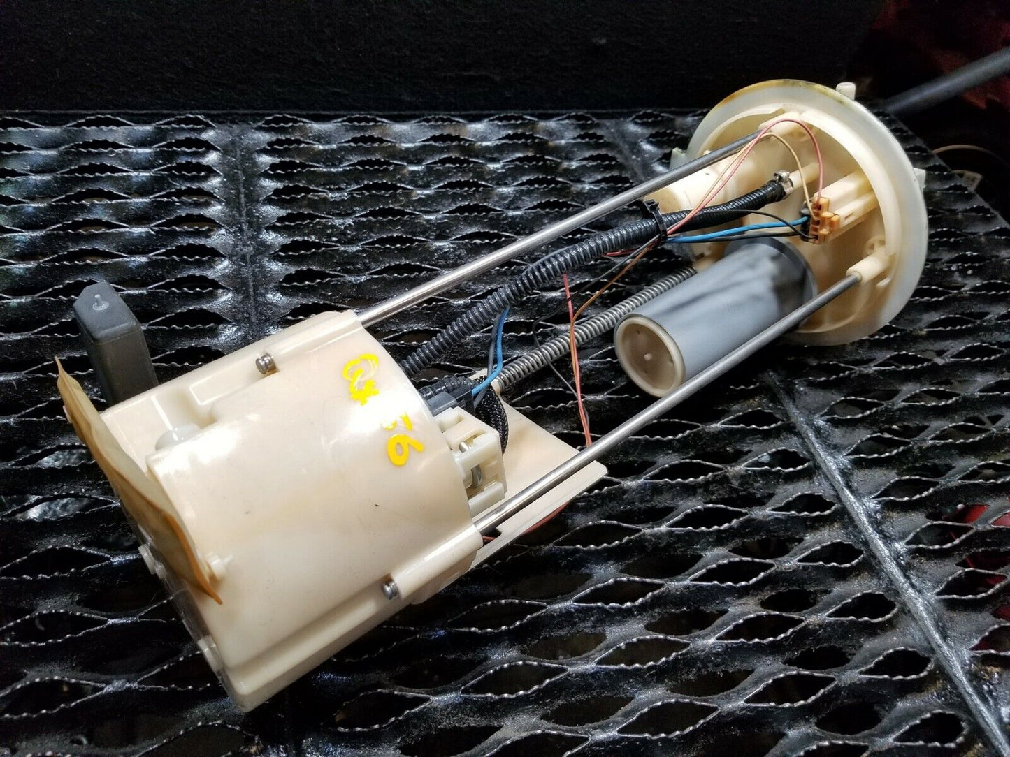 04 05 06 07 Infiniti QX56 Fuel Pump OEM