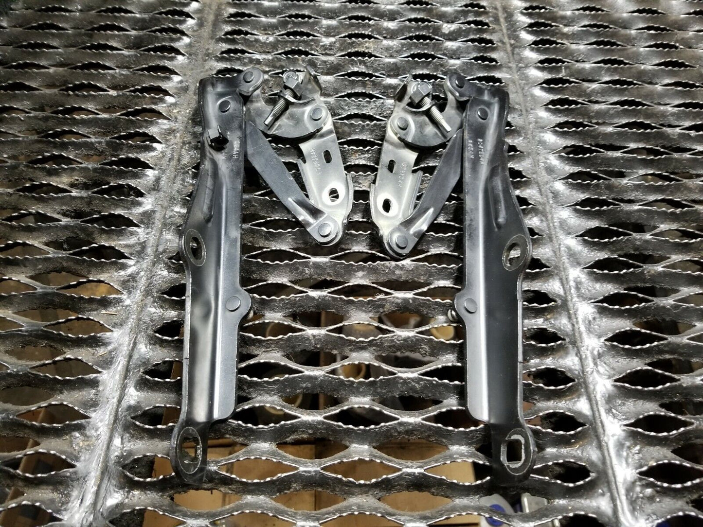 05 06 07 Dodge Magnum Hood Hinge Left & Right 2pcs OEM