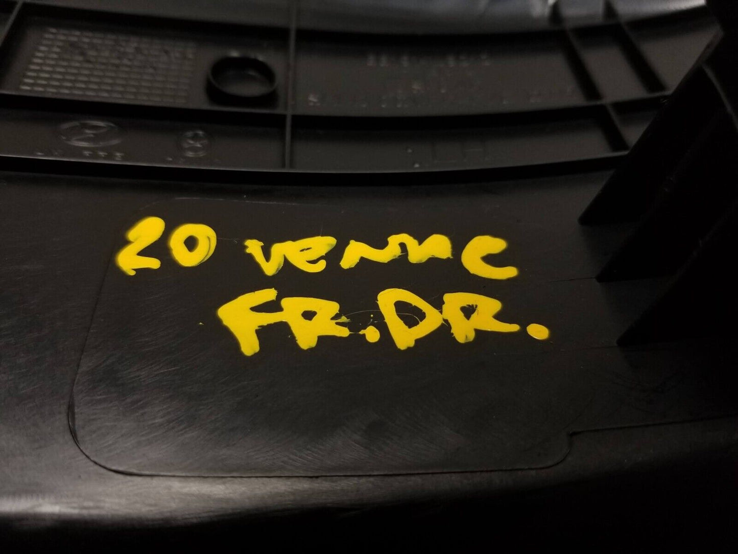 20 21 22 Hyundai Venue Front Driver Seat Headrest Guide Sleeve W/ Trim OEM