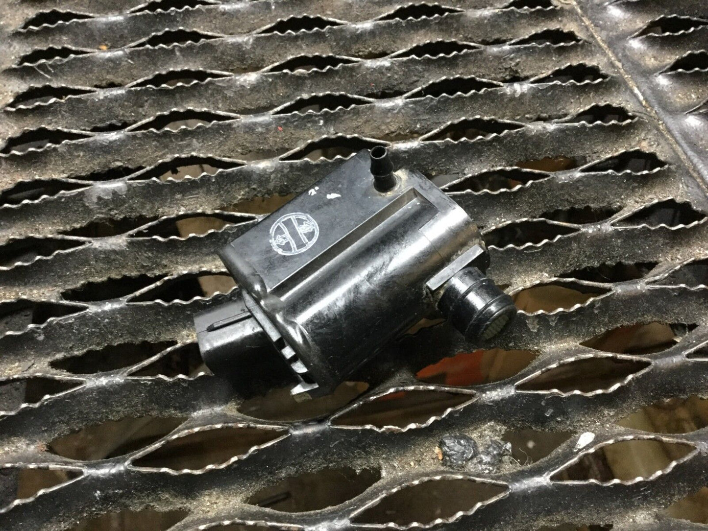 06 07 08 09 10 11 Kia Rio Windshield Washer Pump OEM