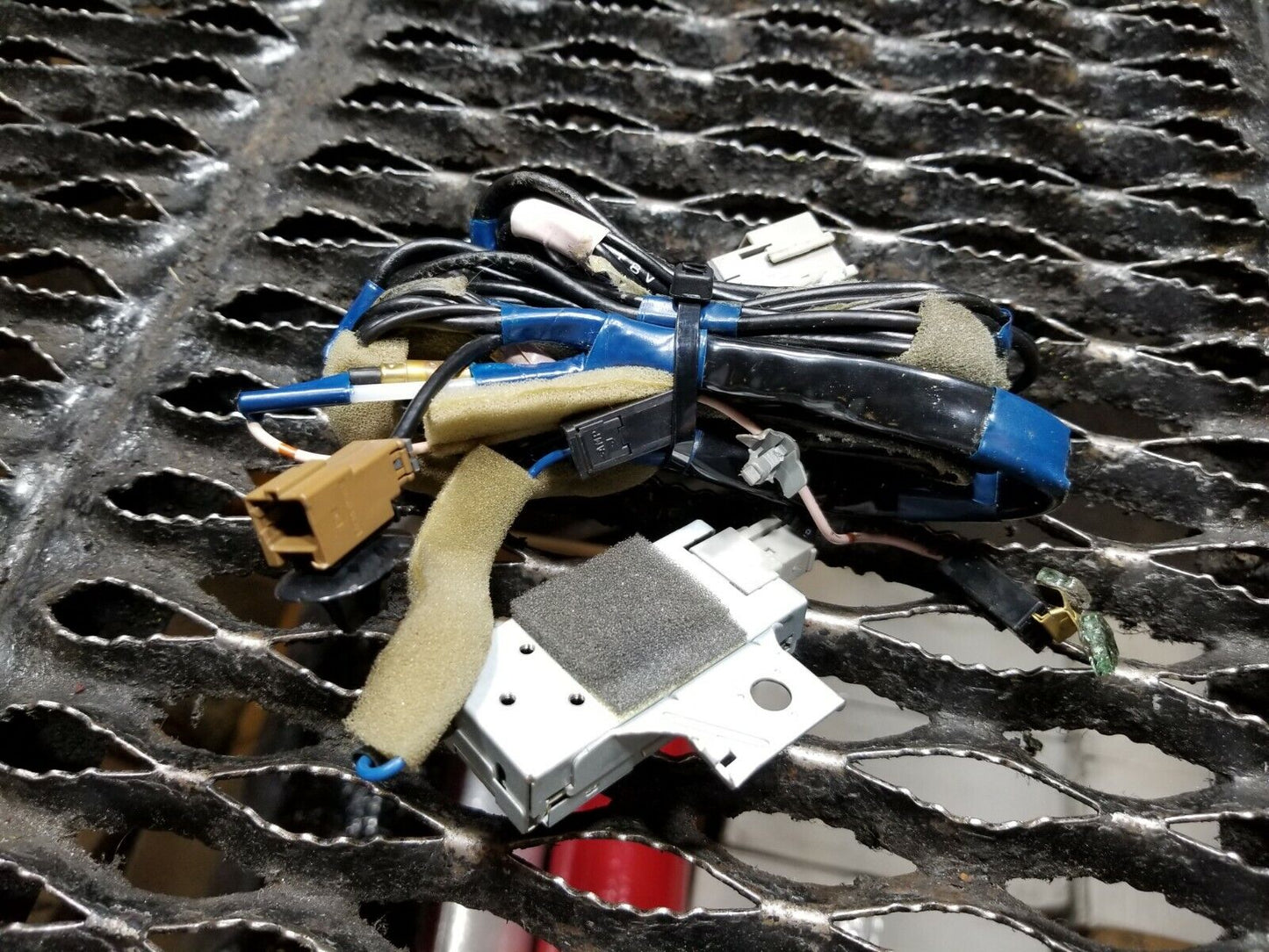 2014 2015 Infiniti Q40 Rear Radio Signal Antenna Module Unit Amplifier OEM 34k