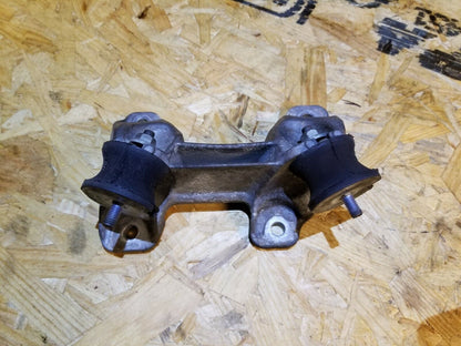 11 12 13 BMW 128i E82 3.0l N52 Automatic Transmission Mount Bracket OEM