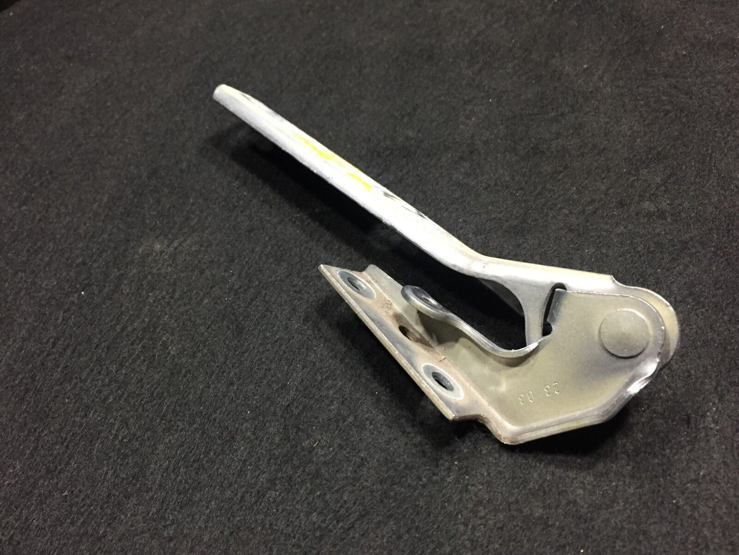 02 03 04 05 Volkswagen Passat Hood Hinge / Left Driver Side OEM D23