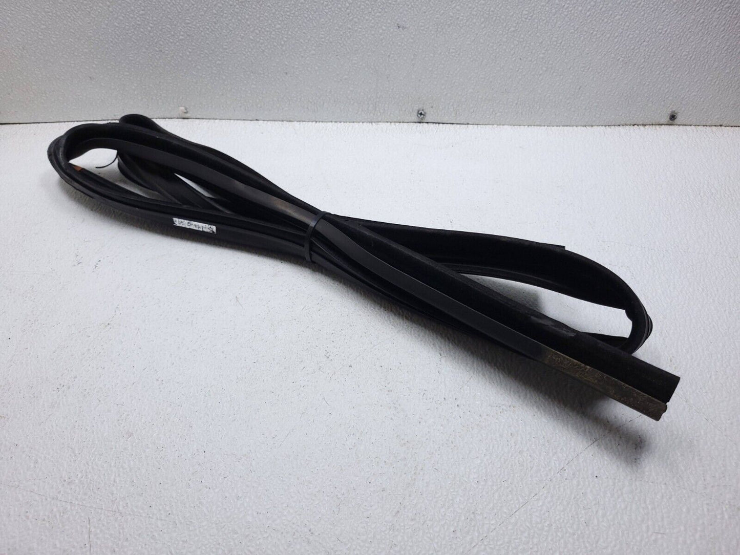 06 07 08 09 10 11 Mercedes Ml500 Door Weatherstrip Seal Front Right Pass OEM