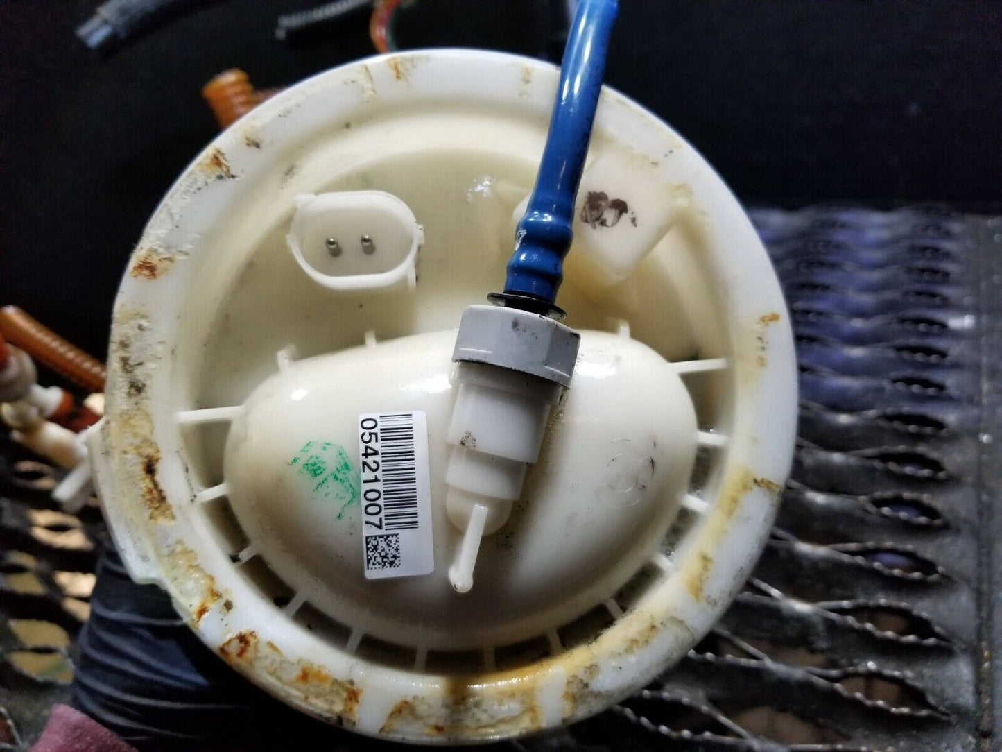 11 12 13 BMW 128i E82 Fuel Pump & Sender Unit OEM