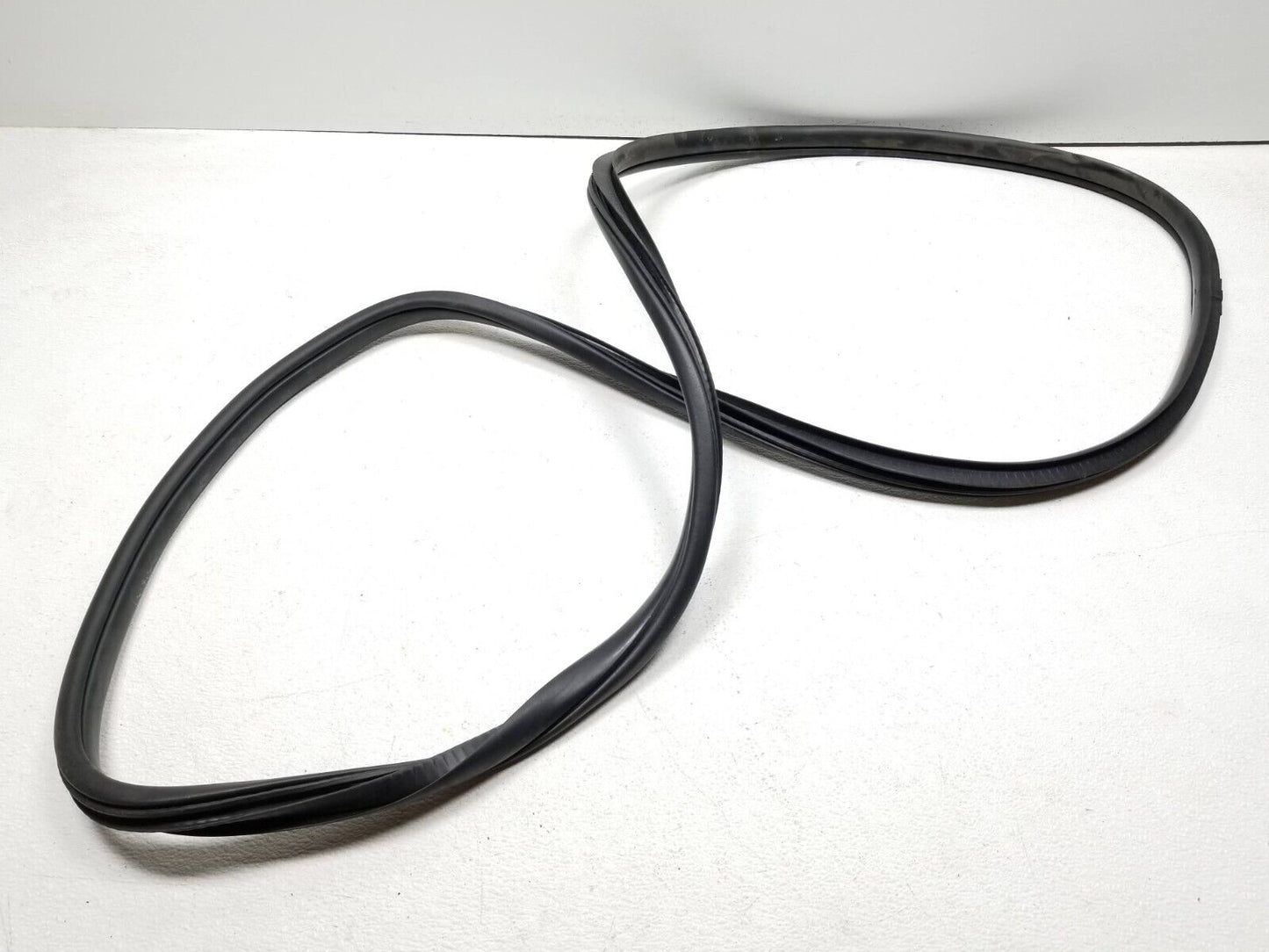 14 15 16 17 Jeep Grand Cherokee Rear Right Pass Side Door Weather Strip Seal OEM