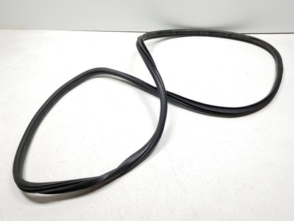 14 15 16 17 Jeep Grand Cherokee Rear Right Pass Side Door Weather Strip Seal OEM